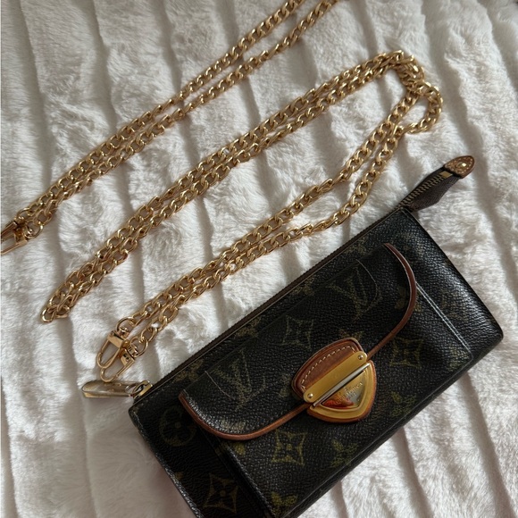 Louis Vuitton wallet/crossbody with 2 chains - Picture 15 of 15